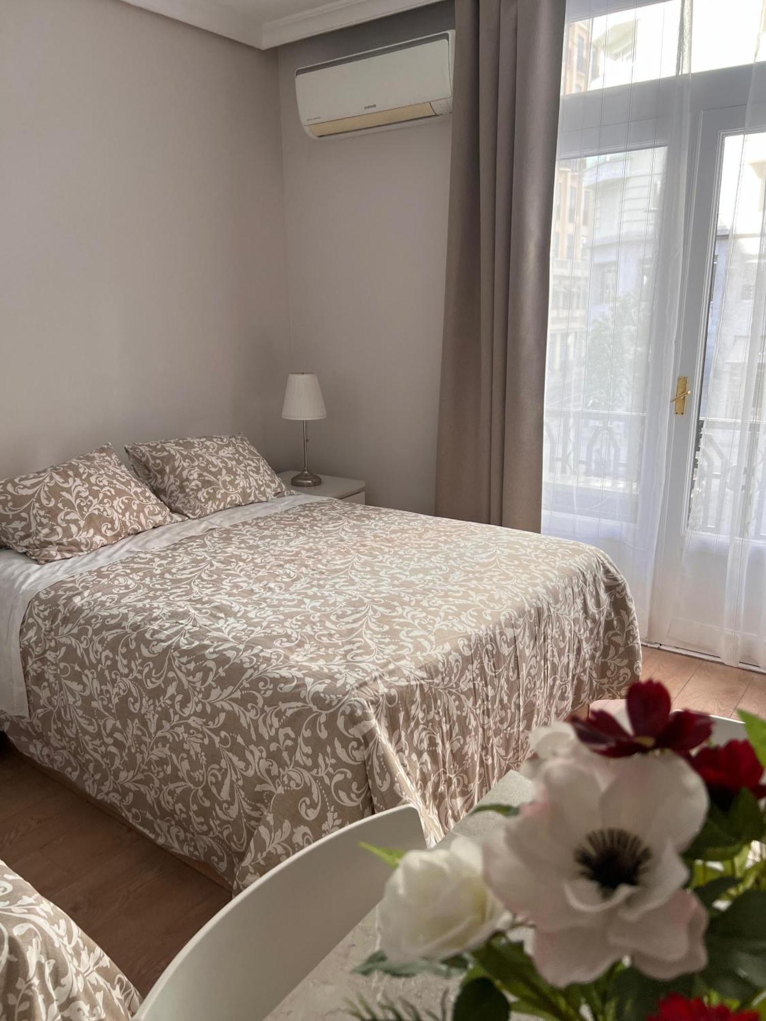 Room Gran Via Apartments Мадрид Екстериор снимка